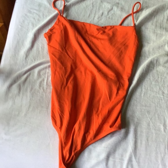 Lot of 2 Orange Bodysuits Women’s Size Medium - Picture 5 of 7
